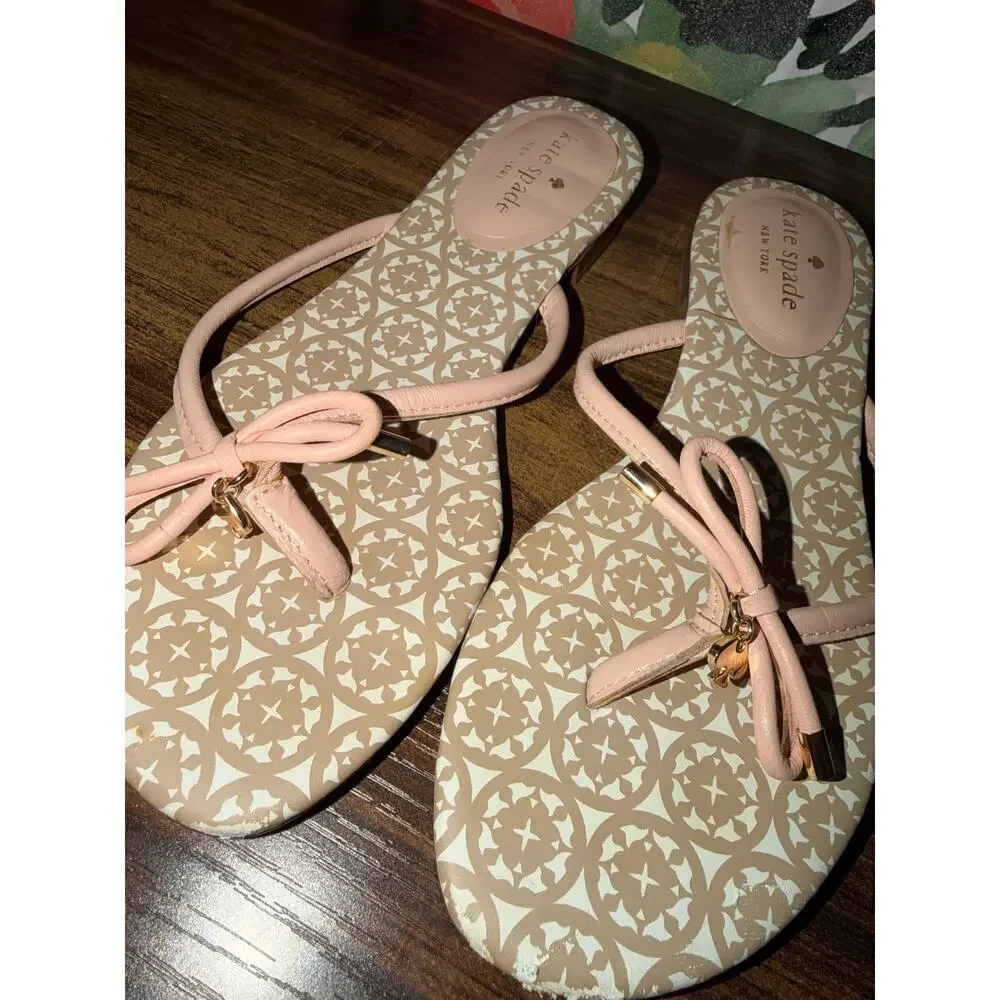 Kate Spade New York Bow Thong Sandals Pink Logo Print Size 7.5M Women’s